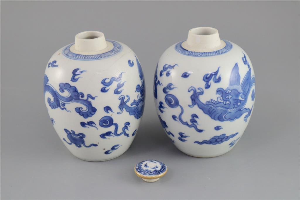 A pair of Chinese blue and white dragon jars, Kangxi period, 12.5cm high